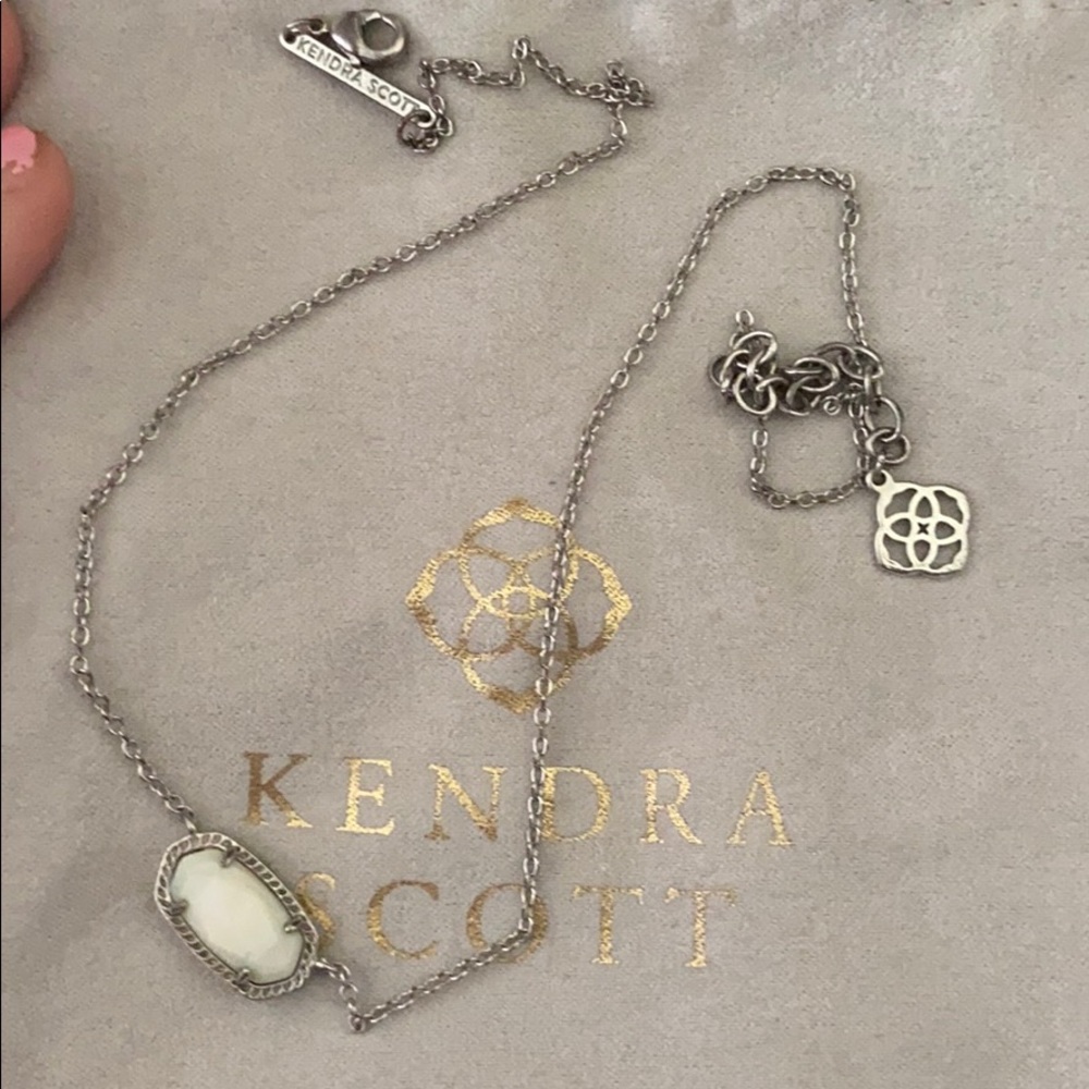 Kendra Scott necklace